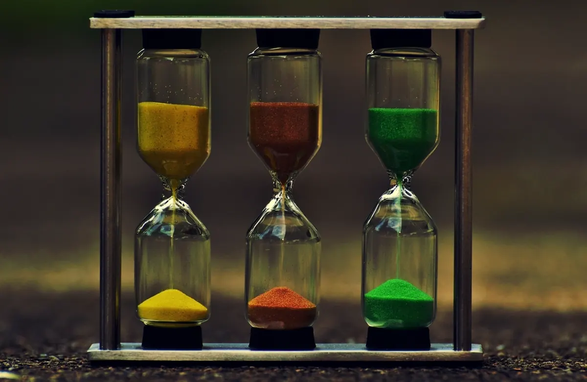 Three hourglass timers symbolising timed work sprints in the Pomodoro technique